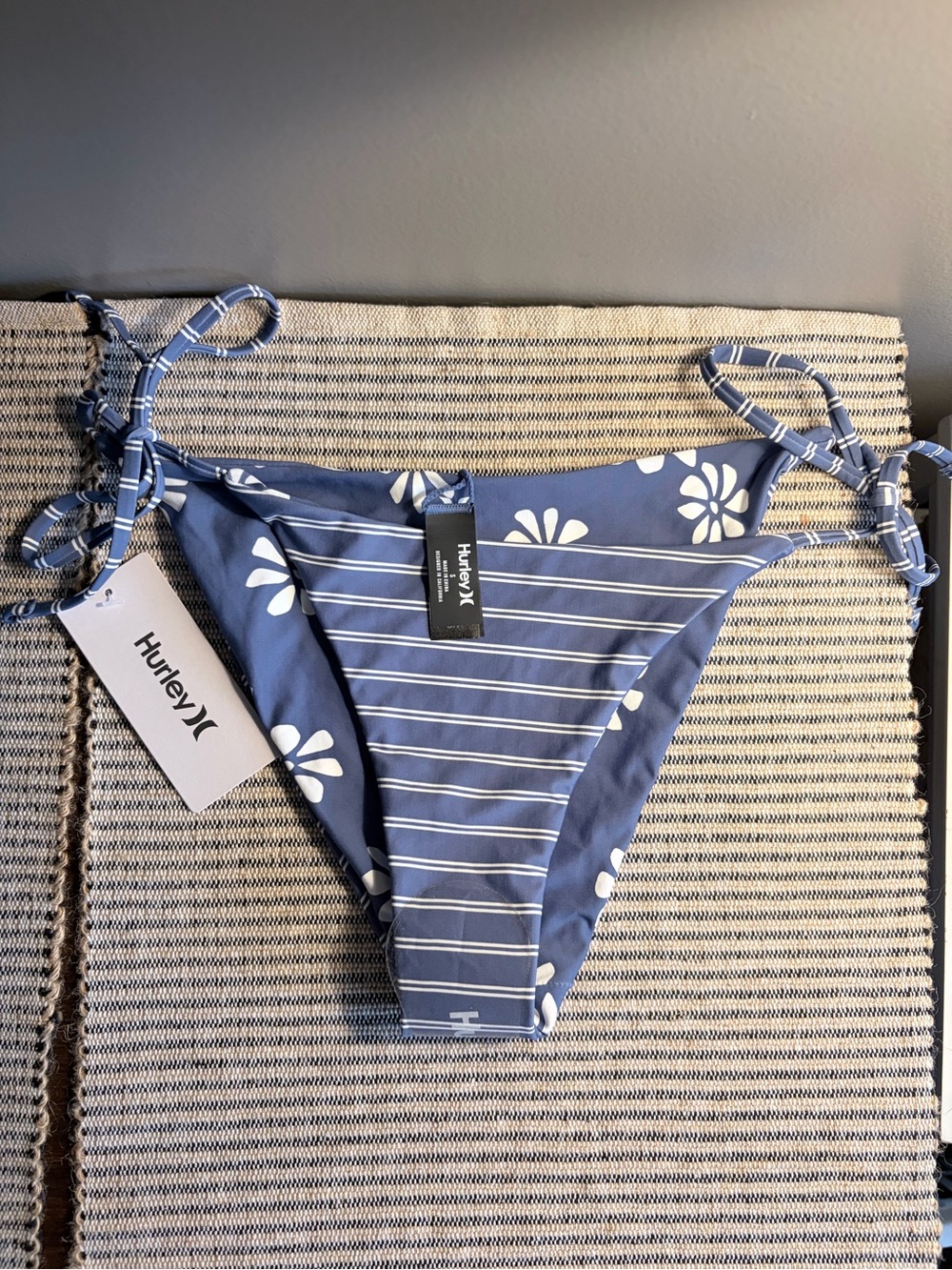 Hurley Reversible Women’s Bikini Bottom - Small NWOT